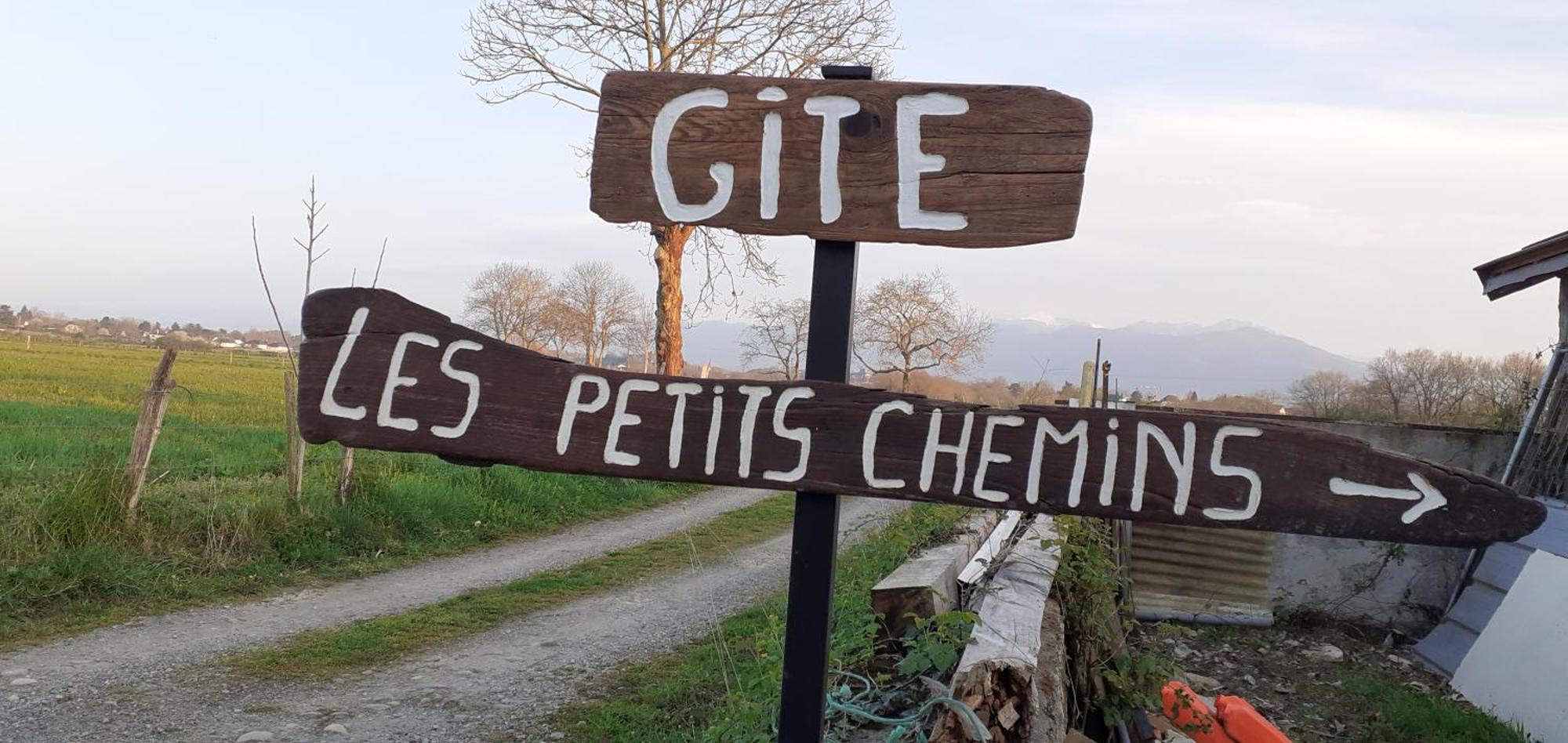 Gite Les Petits Chemins Ledeuix الغرفة الصورة